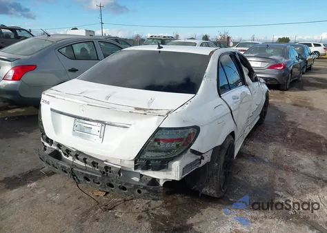 2014 Mercedes-Benz C-Class C 250 Sport z USA, uszkodzony, nr VIN WDDGF4HB8EA951645